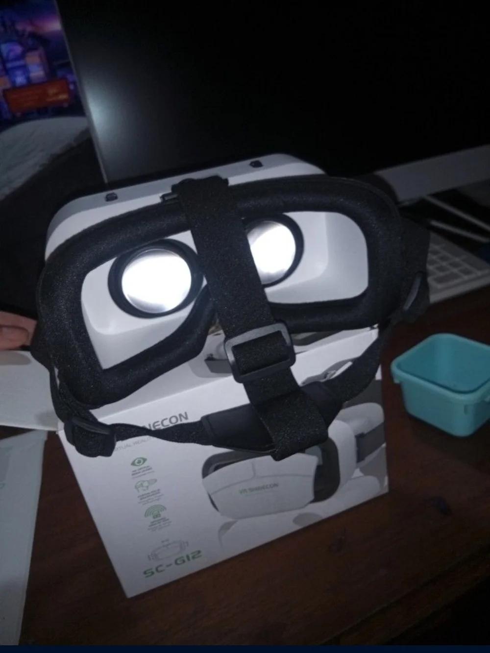 VR Shinecon White Smartphone VR Headset with Adjustable Straps